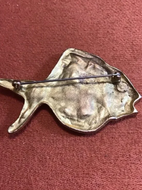 Vintage Jeweled Fish Brooch Gold Tone Gemstone Figural Pin - Picture 2 of 2